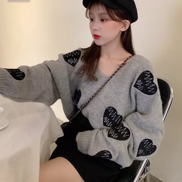 Heart sweater heartbeat gray white patch vneck long sleeve womens - Picture 5 of 11